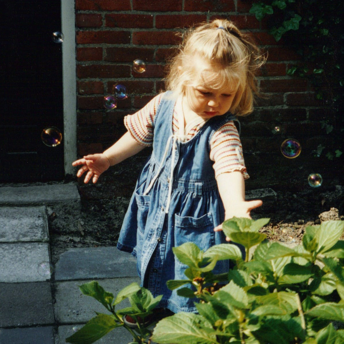 Kinderfoto van Laura van Breda werkzaam bij de Stout Groep in Geldermalsen