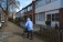 Stout Groep artikel gewilde woningbouw in de eigen wijk - dame met rollator in wijk in gemeente Nijmegen
